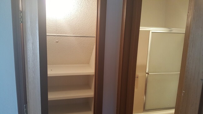 Building Photo - Great 3 Bed 2 Bath Duplex w/ attached 2 car garage!