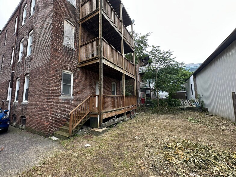 Building Photo - 4 Litchfield St
