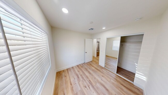 Building Photo - Newly Renovated 5 bedroom house! (Lease ou...