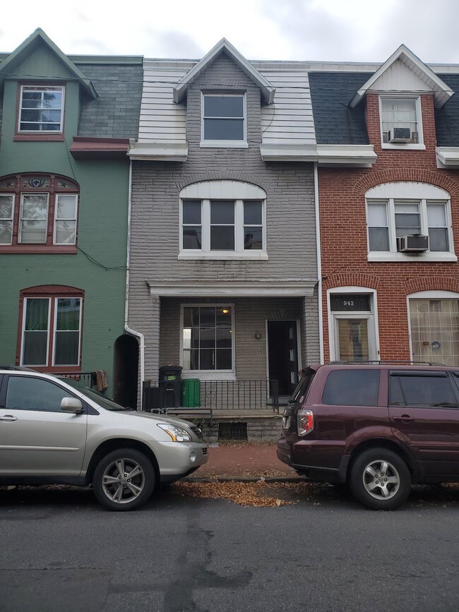 House View - 940 N 11th St