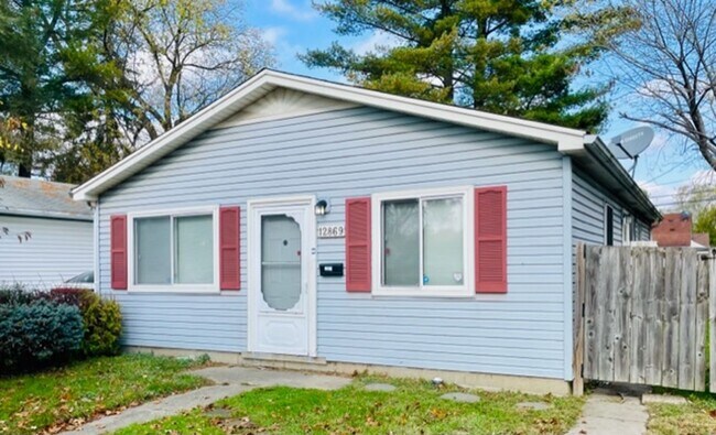 Building Photo - Cozy 3 Bedroom Ranch located on a quiet Wa...