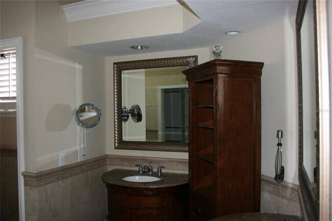 Building Photo - 3051 Zaharias Dr