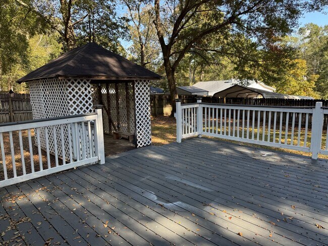 Building Photo - GREAT COMMUTE LOCATION!