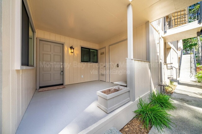 Building Photo - 250 Forest Ridge Rd