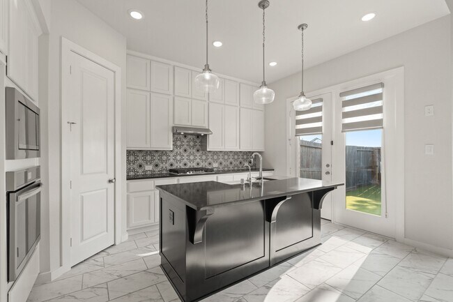 Building Photo - 6579 Scarlet Pond Ln