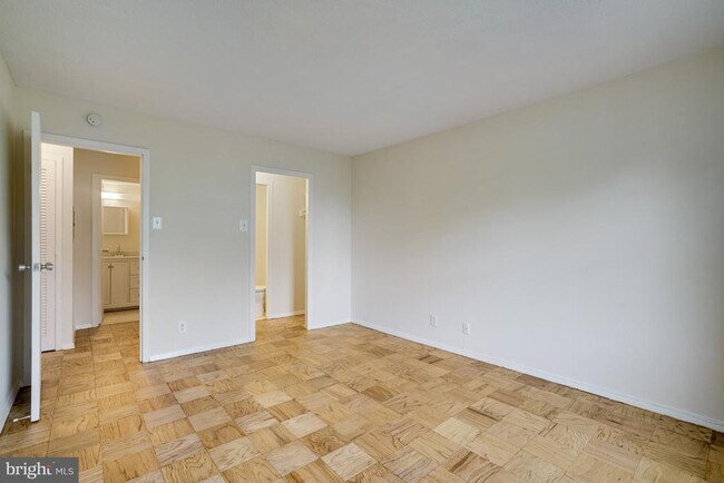 Building Photo - 2030 N Adams St