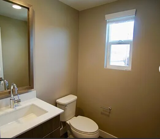 Powder room - 1427 Wood St