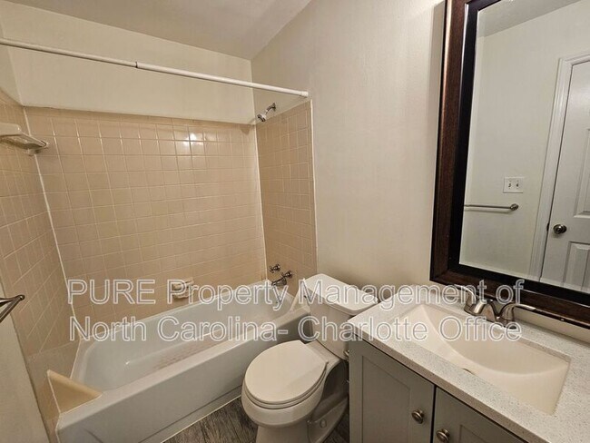 Building Photo - 333 Circle Ave