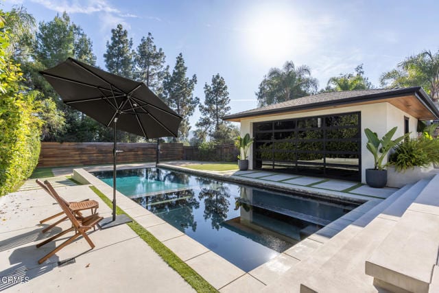 Building Photo - 620 Houseman St