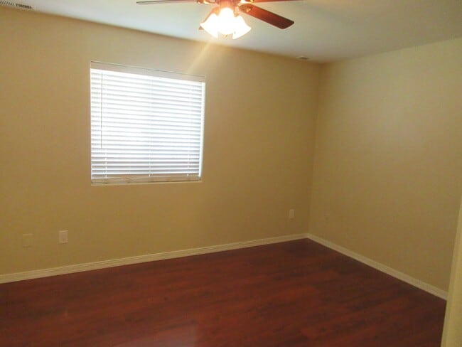 Building Photo - 2 bedroom, 1 bathroom home