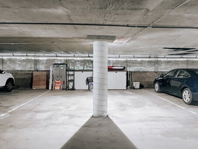 Building Photo - Stunning Huntington Harbour Townhome