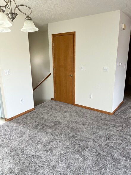 Building Photo - 2006 Stratford Ct