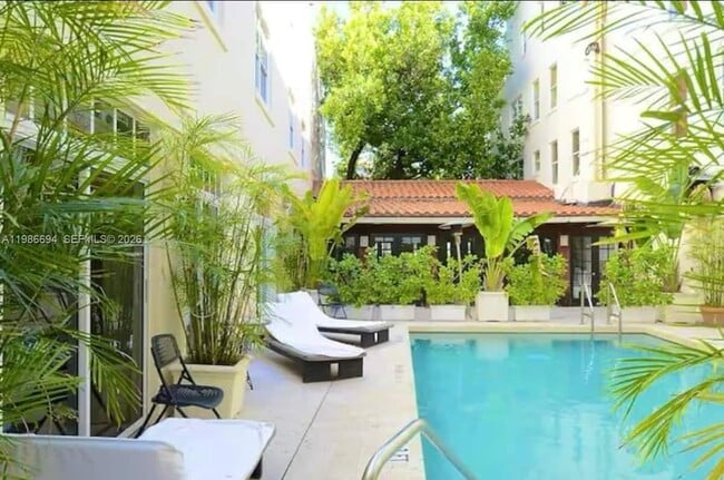 Building Photo - 100 Collins Ave