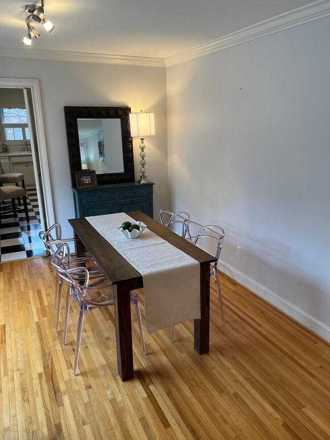 Building Photo - 4657 Clairmont Ave