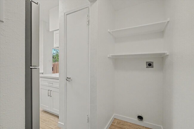 Building Photo - 12500 Brookglade Cir