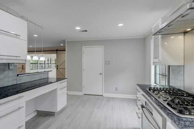 Building Photo - 5419 Dumfries Dr