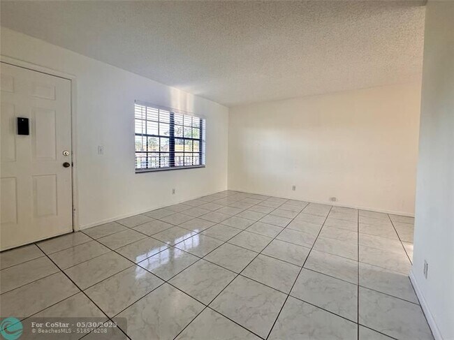 Building Photo - 4263 Oak Terrace Dr