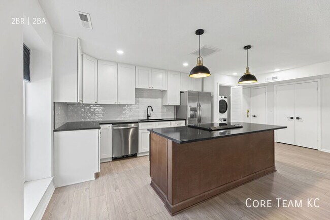Building Photo - 2900 W 53rd St