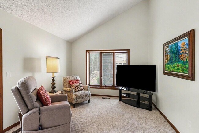 Building Photo - 5649 Woodstock Dr