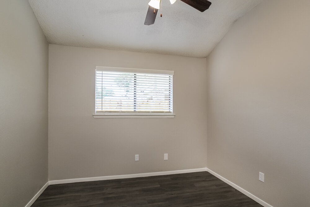 Building Photo - 9723 Orangevale Dr
