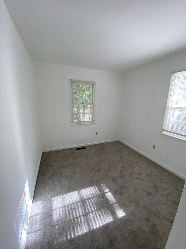 Building Photo - 1700 Taft Pl