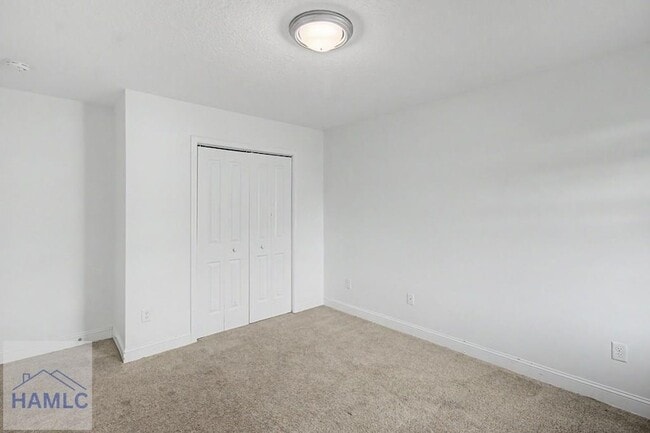 Building Photo - 390 Fairview Cir