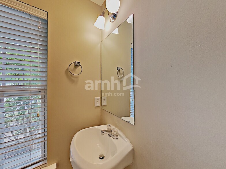 Building Photo - 111 Dreville Dr