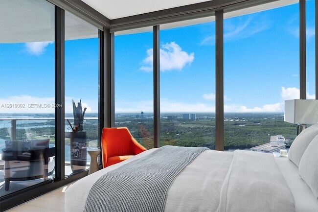 Building Photo - 15701 Collins Ave