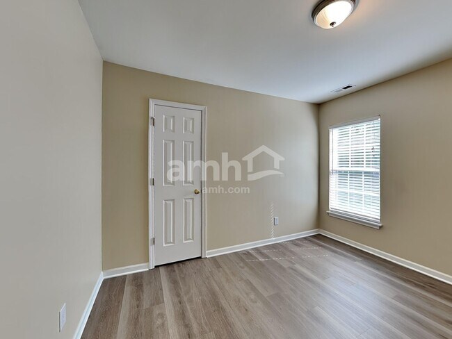 Building Photo - 516 Littleport Dr