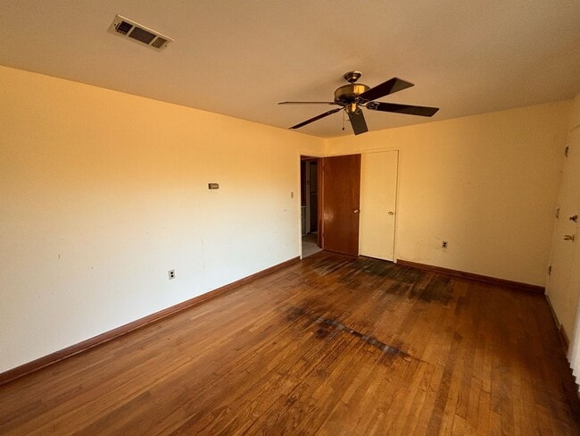 Building Photo - Wonderful Home With Lots Of Charm. Located in Seale Alabama!