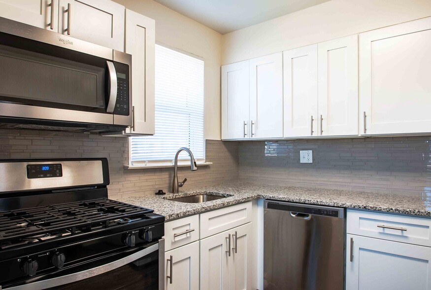 Camp Hill Plaza Apartment Homes - 121 November Dr Camp Hill PA 17011 ...