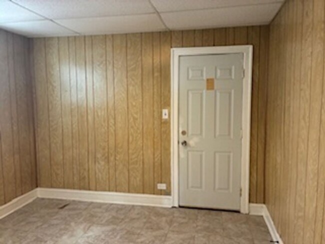 Building Photo - 10625 S Calumet Ave