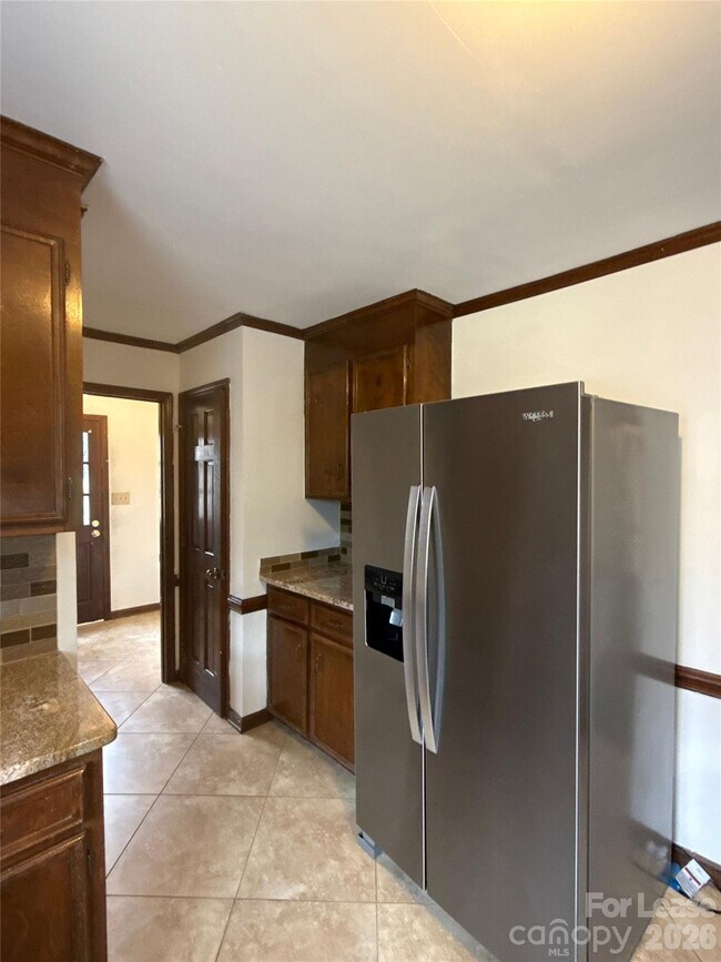 Building Photo - 14301 Hackamore Dr