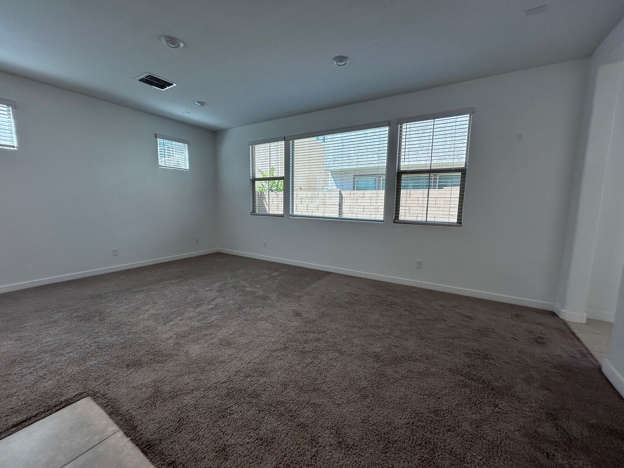 Building Photo - 1168 E Sabino Dr