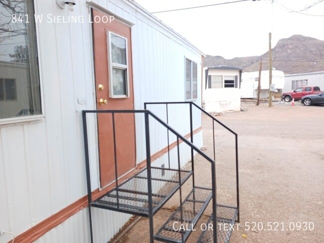 Building Photo - 841 W Sieling Loop