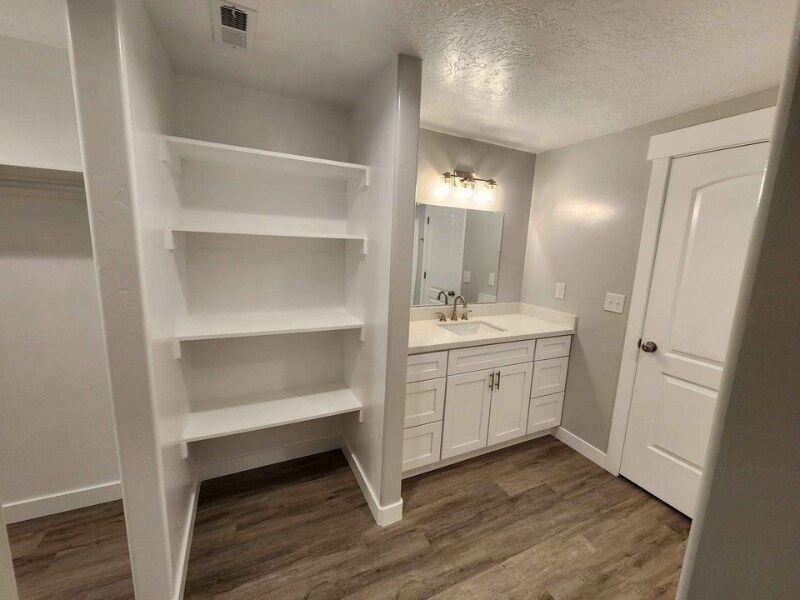 Building Photo - 439 N Hl Vw Dr