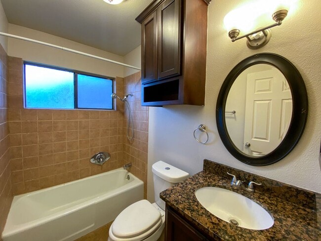 Building Photo - Adorable house on Large LOT 3 Bedroom 2 ba...