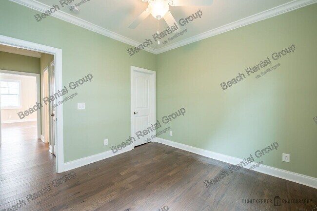 Building Photo - 121 Champions Village Dr