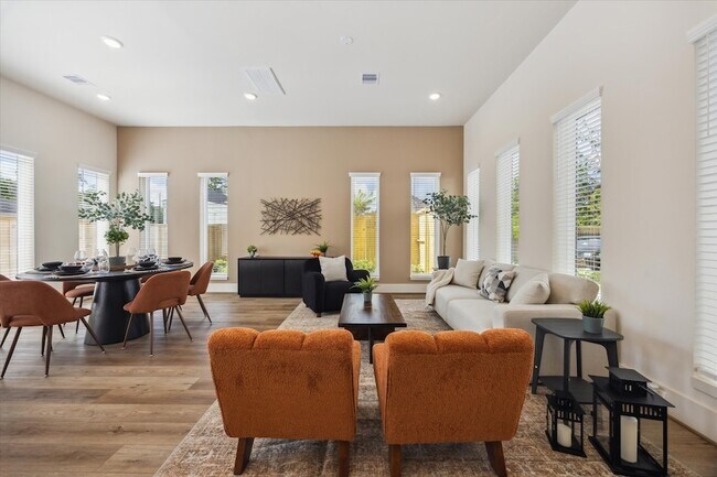 Building Photo - 5903 Urban Pnes St