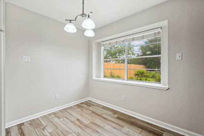 Building Photo - 4023 Broken Elm Dr