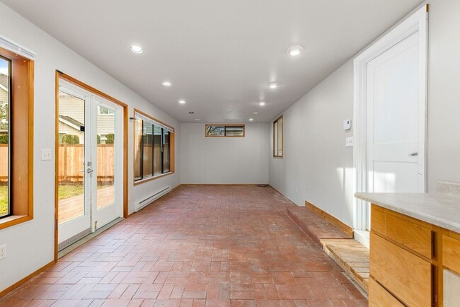 Building Photo - Wonderful 3BD Finn Hill Home in Kirkland with Garage!