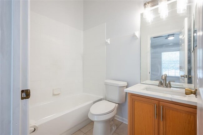 Building Photo - 1150 Vineland Pl
