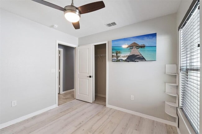 Building Photo - 3028 Lakes Crest Ave