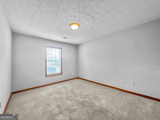 Building Photo - 290 Cornwallis Way