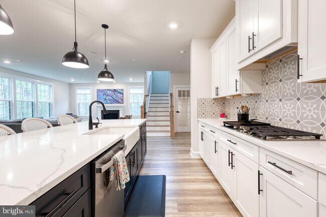 Building Photo - 7679 Cross Creek Dr