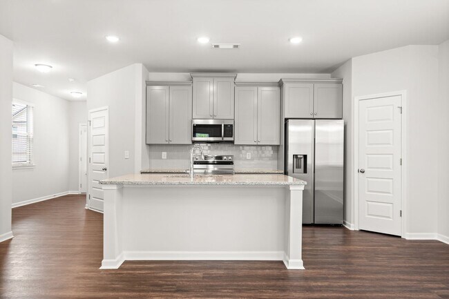 Building Photo - 4 Bed 2.5 Bath home in Gainesville! Retreat at Chicopee