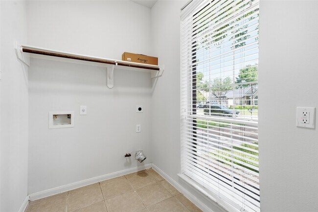 Building Photo - 6165 Darlington Ct