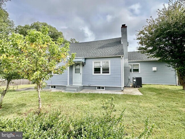Building Photo - 632 Durham Rd