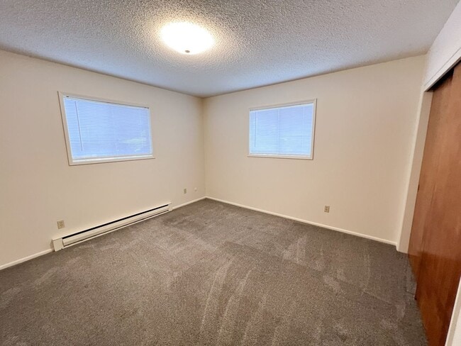 Building Photo - 3 Bedroom, 2 Bath - Home in Moyina Heights