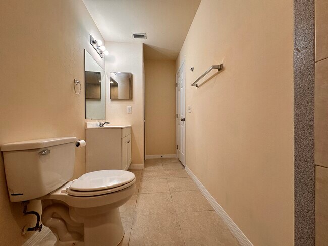 Building Photo - 3215 SW Santa Barbara Pl